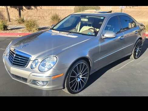Used 2008 Mercedes-Benz E 350 E 350 4MATIC Sedan 4D image 4