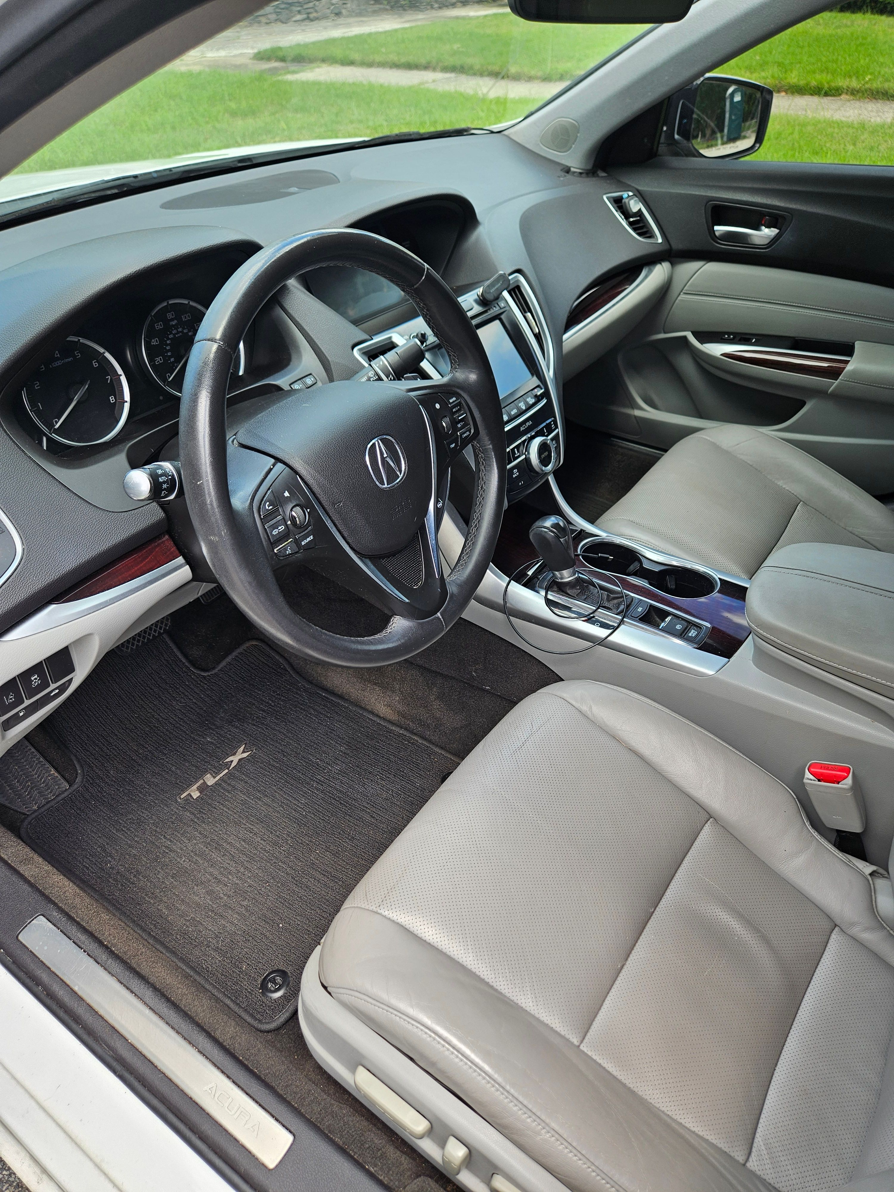 Used 2015 Acura TLX w/ Technology Package FWD image 16