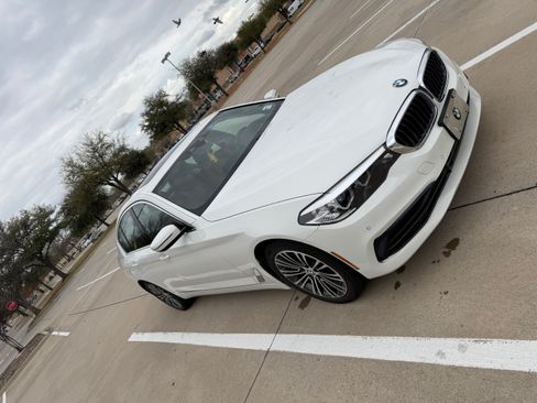 Used 2019 BMW 530i xDrive w/ Convenience Package image 2