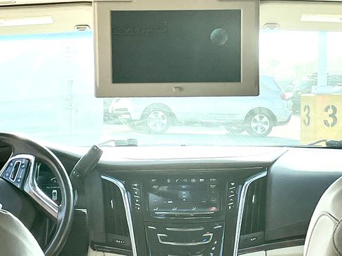 Used 2016 Cadillac Escalade Premium image 26