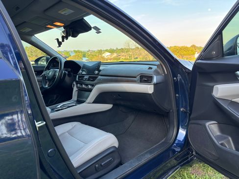 Used 2018 Honda Accord Touring image 20
