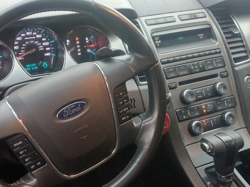 Used 2010 Ford Taurus SEL image 2