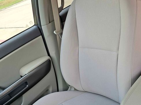 Used 2019 Kia Sedona LX image 25