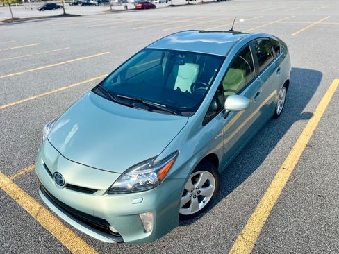Used 2013 Toyota Prius Five image 1