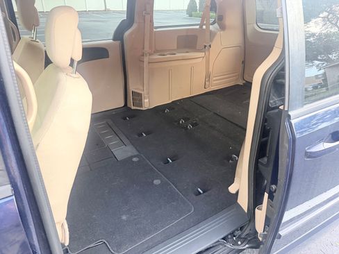 Used 2015 Dodge Grand Caravan SXT FWD image 11