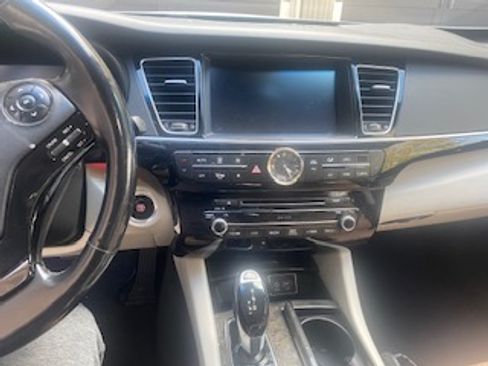 Used 2016 Kia K900 Luxury image 4