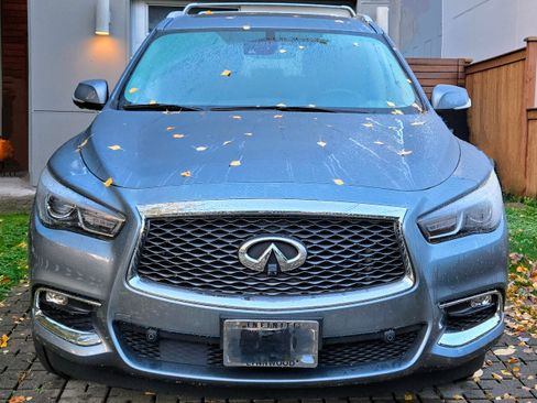 Used 2017 INFINITI QX60 Luxe w/ Deluxe Technology Package image 2