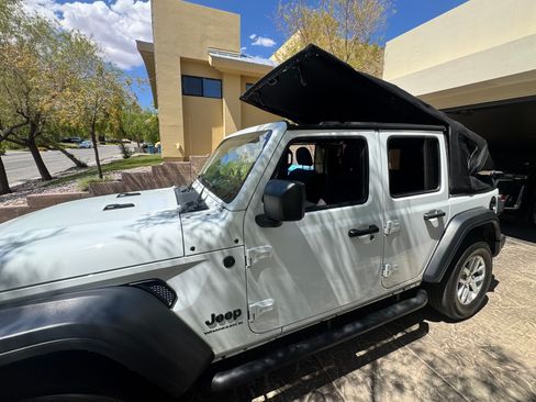 Used 2023 Jeep Wrangler Unlimited Sport AWD/4WD image 2