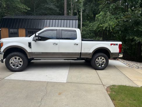 Used 2019 Ford F250 King Ranch w/ King Ranch Ultimate Package AWD/4WD image 2