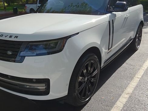 Used 2025 Land Rover Range Rover SE AWD/4WD image 6