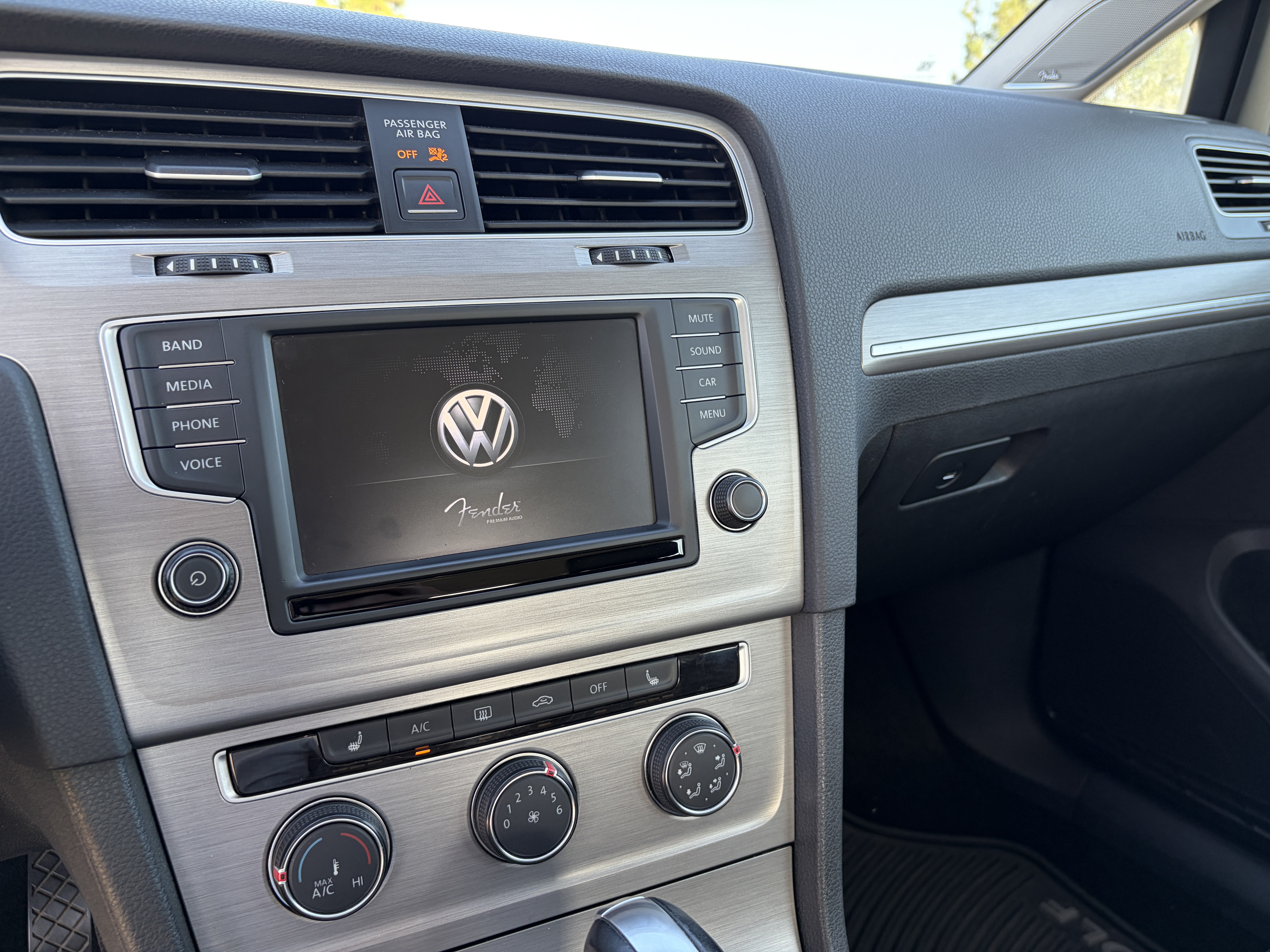 Used 2016 Volkswagen Golf SE w/ Lighting Package FWD image 22