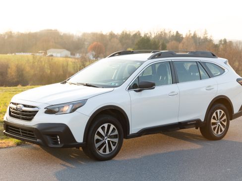Used 2022 Subaru Outback image 1