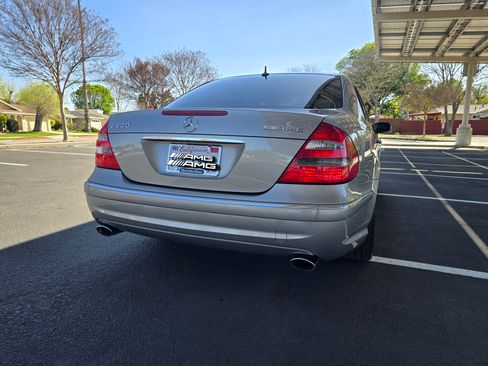 Used 2005 Mercedes-Benz E 500 Sedan image 12