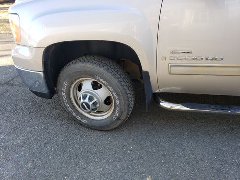 Used 2008 GMC Sierra 3500 SLT w/ Convenience Package image 10