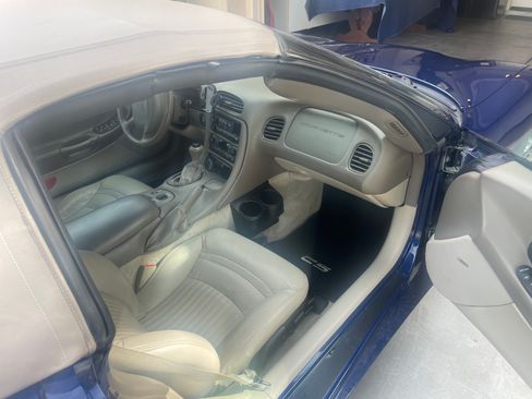 Used 2004 Chevrolet Corvette Convertible w/ Preferred Equipment Group RWD image 12