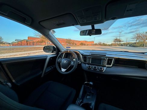 Used 2015 Toyota RAV4 LE image 11