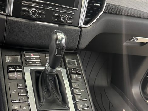 Used 2015 Porsche Macan Turbo AWD/4WD image 17