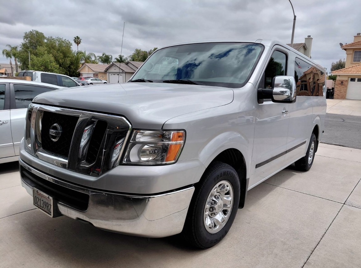 Used 2018 Nissan NV 3500 SV w/ Navigation Package RWD image 1