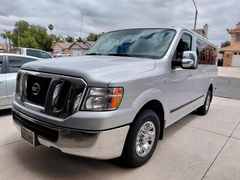 Used 2018 Nissan NV 3500 SV w/ Navigation Package RWD image 1