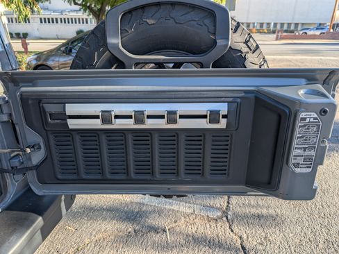 Used 2021 Jeep Wrangler Unlimited Rubicon 4xe w/ Steel Bumper Group image 17