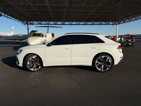 Used 2021 Audi RS Q8 Sport Utility 4D image 4