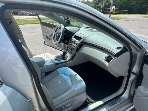 Used 2010 Cadillac CTS Luxury RWD image 16