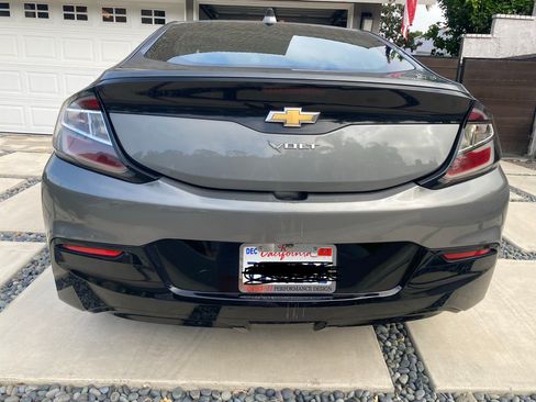 Used 2017 Chevrolet Volt LT FWD image 5