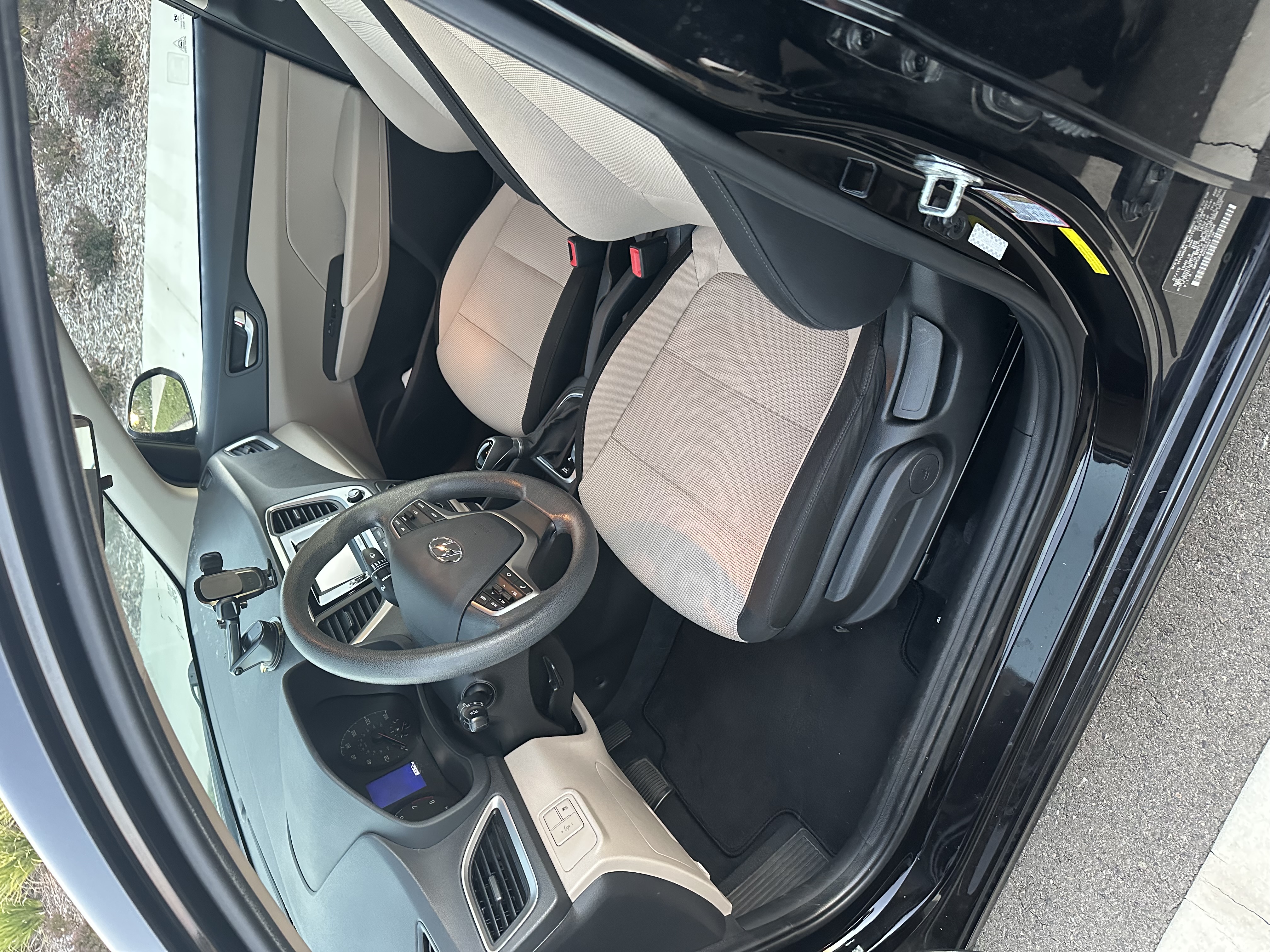 Used 2020 Hyundai Accent SE FWD image 12