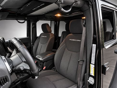 Used 2017 Jeep Wrangler Unlimited Rubicon AWD/4WD image 12