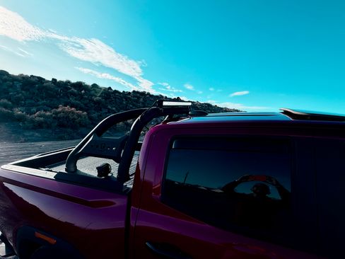 Used 2025 GMC Canyon Denali image 15