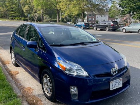 Used 2010 Toyota Prius Five image 1