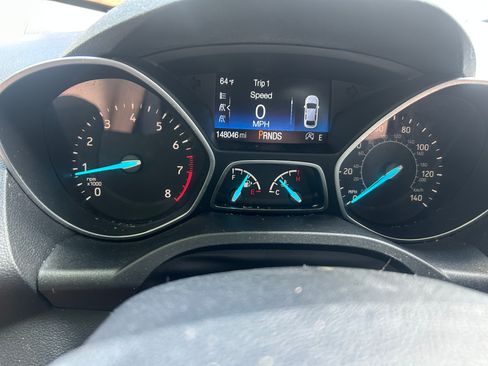 Used 2017 Ford Escape SE FWD image 4