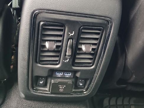 Used 2020 Jeep Grand Cherokee Overland image 12