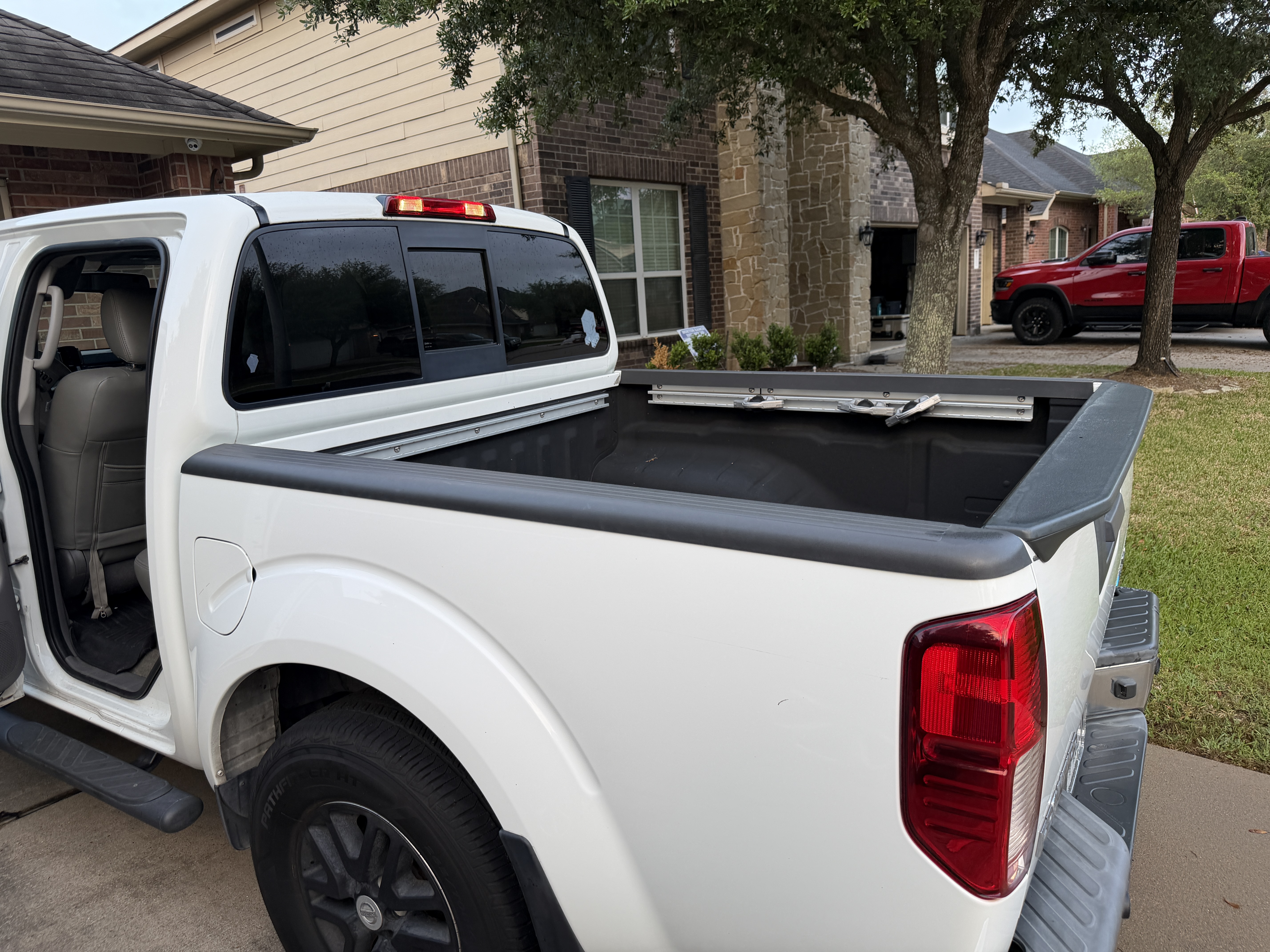 Used 2018 Nissan Frontier SV w/ Value Truck Package RWD image 1