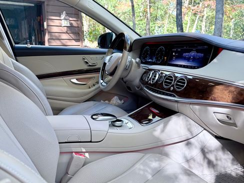 Used 2015 Mercedes-Benz S 550 S 550 4MATIC Sedan 4D image 13