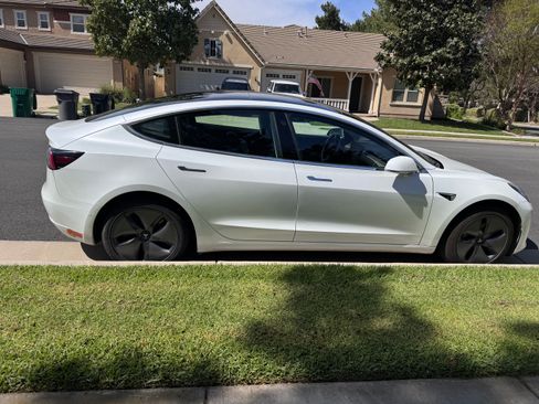 Used 2020 Tesla Model 3 image 2