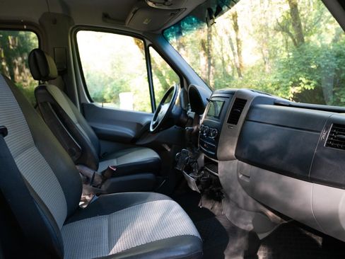 Used 2007 Dodge Sprinter 2500 w/ Cooling Group image 14