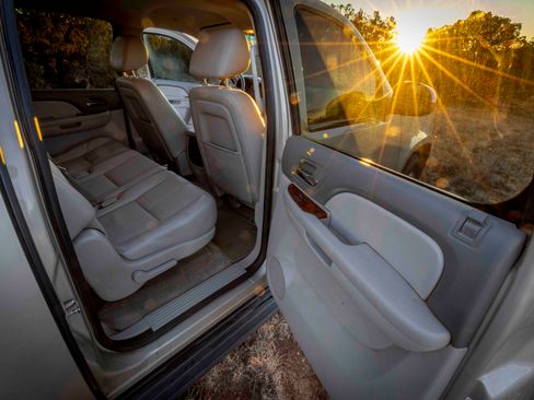 Used 2013 Chevrolet Suburban LT image 5