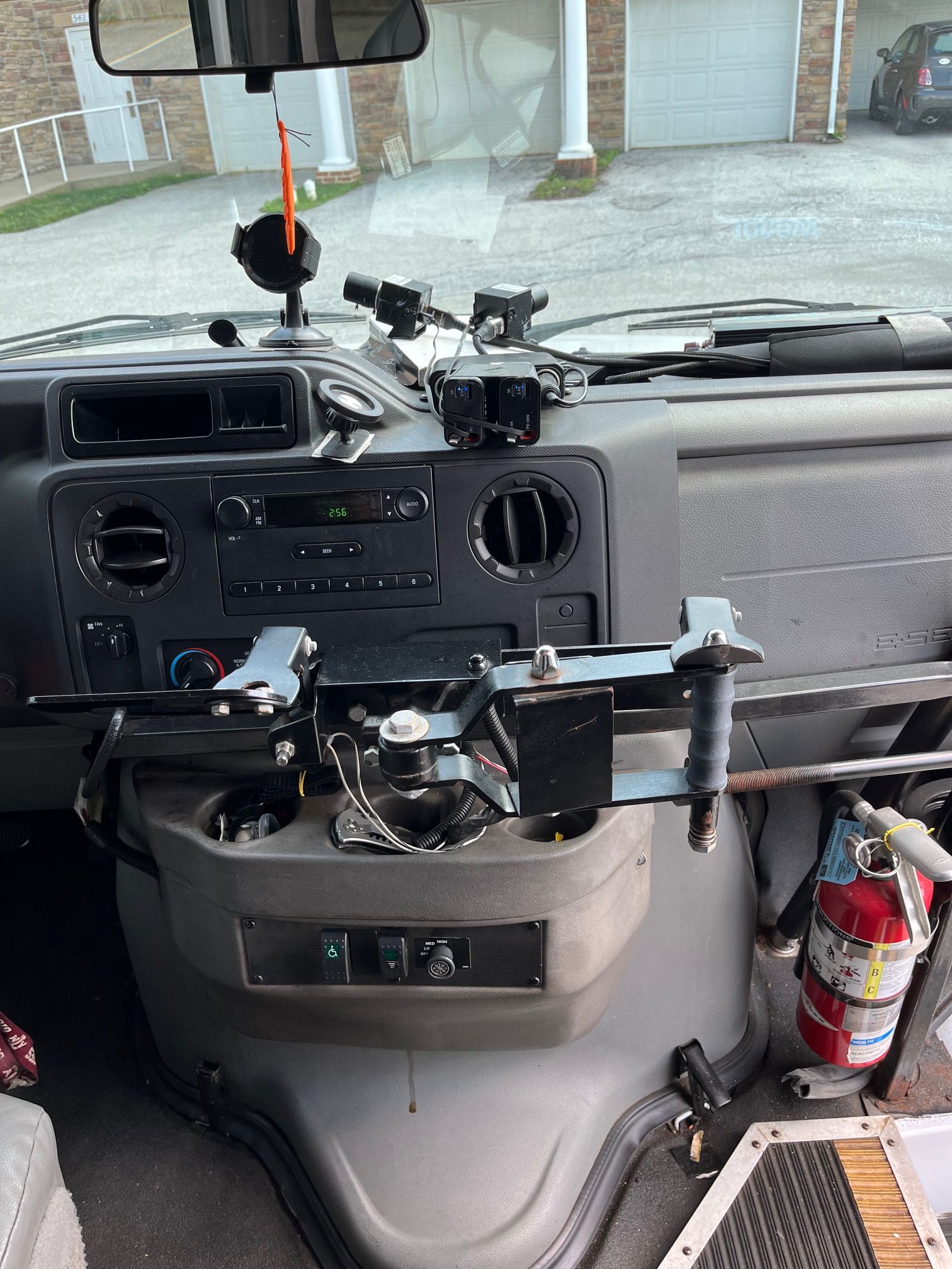 Used 2010 Ford E-350 and Econoline 350 Extended Super Duty RWD image 26