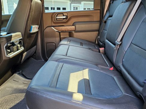 Used 2023 GMC Sierra 2500 Denali w/ Denali Ultimate Package image 13