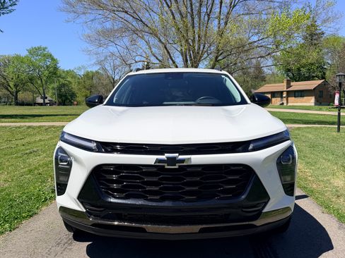 Used 2024 Chevrolet Trax ACTIV FWD image 2