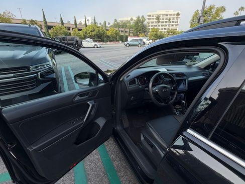 Used 2021 Volkswagen Tiguan SE image 10