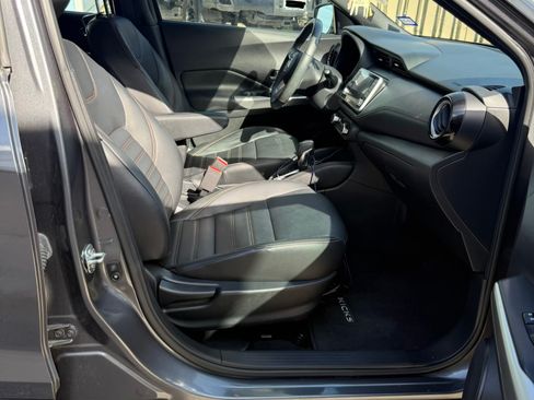Used 2019 Nissan Kicks SR w/ SR Premium Package FWD image 10