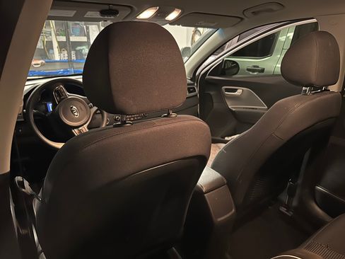 Used 2019 Kia Niro LX image 11