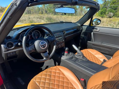 Used 2013 MAZDA MX-5 Miata Sport image 11