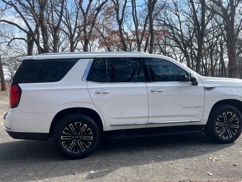 Used 2025 GMC Yukon Elevation w/ Elevation Premium Package image 8