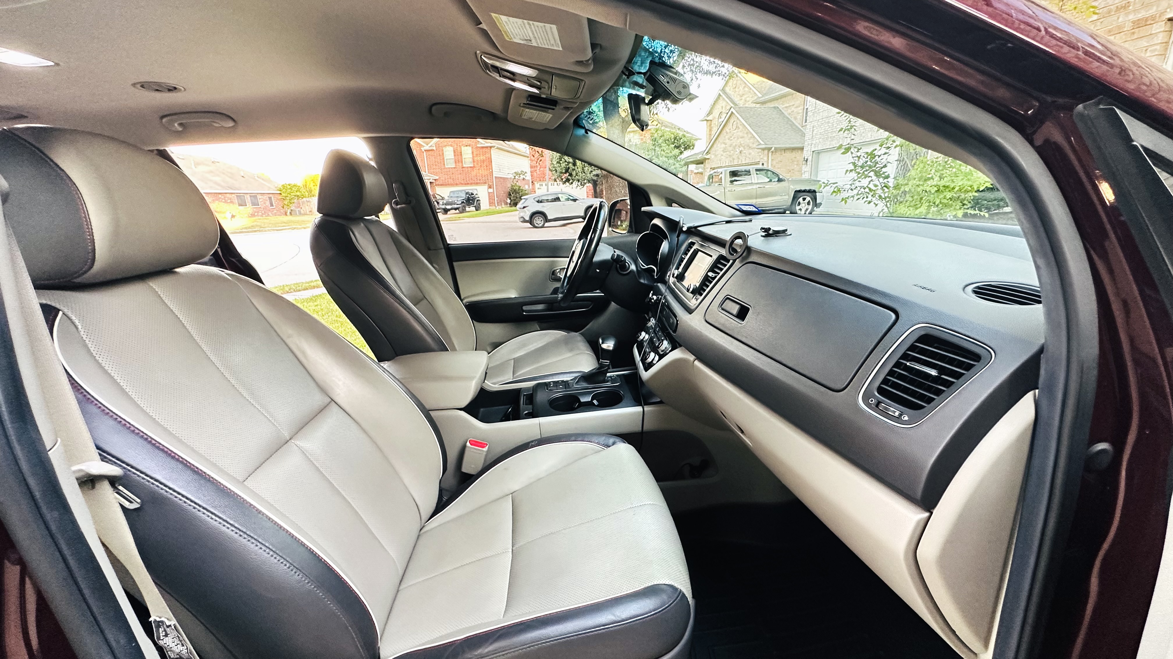 Used 2017 Kia Sedona LX w/ LX Essentials Premium Package FWD image 10