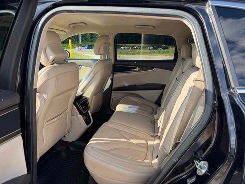 Used 2016 Lincoln MKX Select w/ Select Plus Package FWD image 5