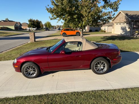 Used 2003 MAZDA MX-5 Miata image 5