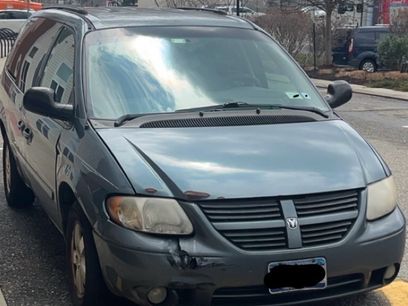 Used 2005 Dodge Grand Caravan SXT w/ Premium Group